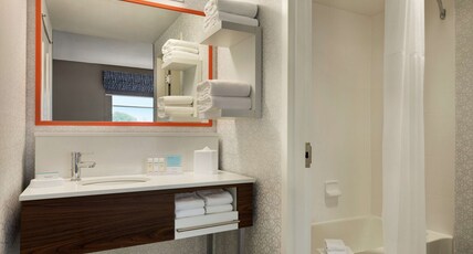 Hampton Inn & Suites Frederick-Fort Detrick Room Type - 2 QNS HEARING ACC NOSMOK