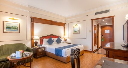 The Everest Hotel Room Type - Club King Room