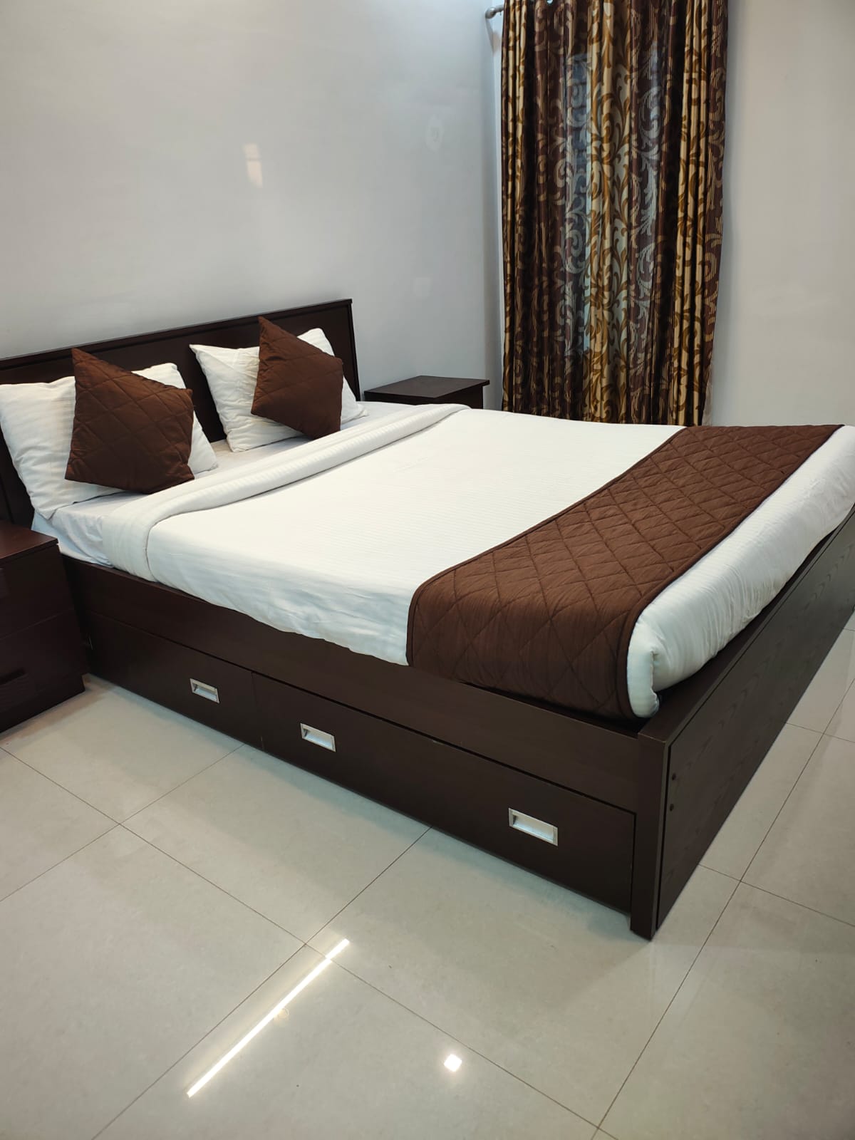 HK Villa - 22 (4Bhk) - Tap to explore photos