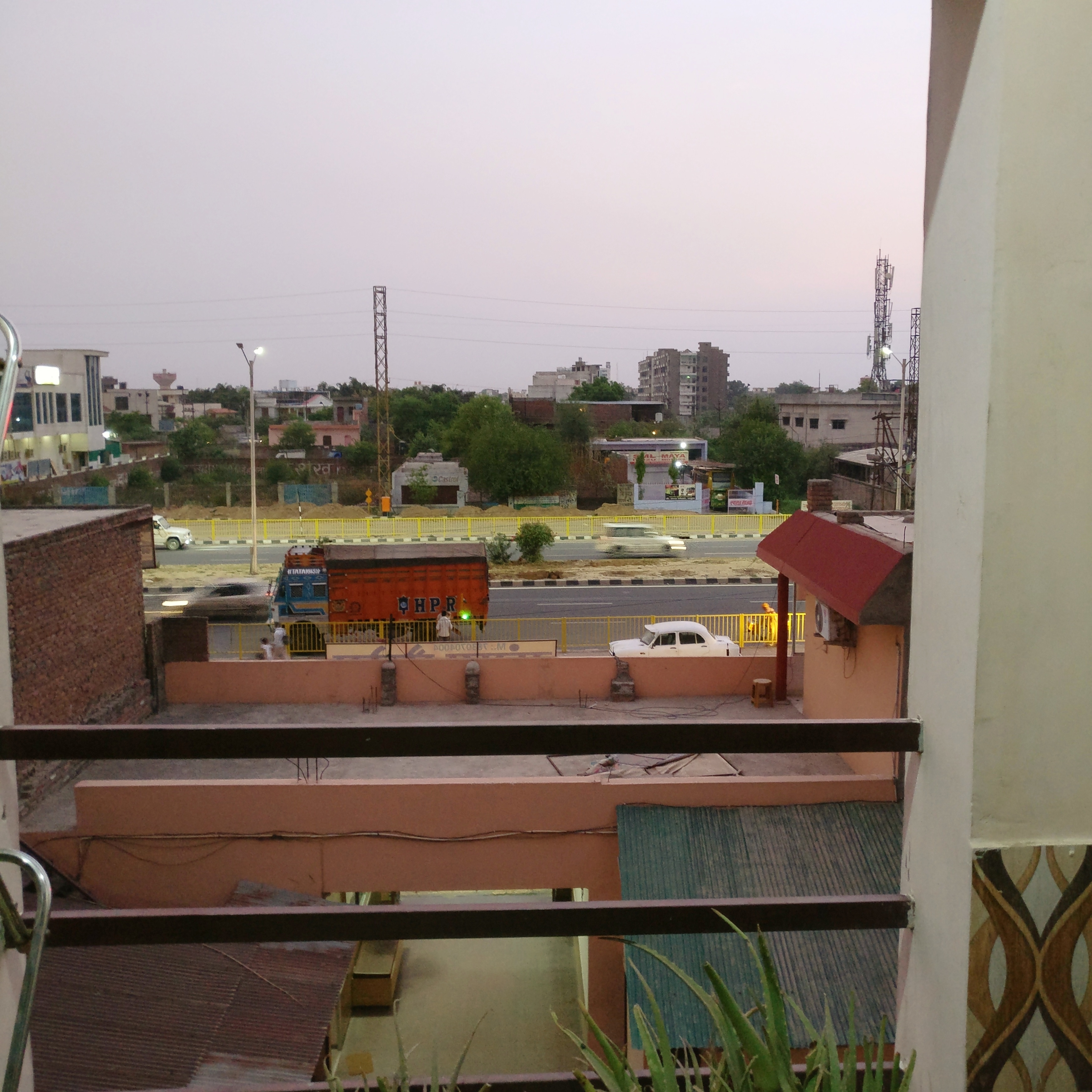 Sangam Palace Guest House - Tap to explore photos