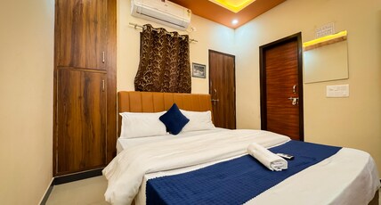 Hotel Thakur Harshit Bihari Kunj Room Type - Deluxe Room with Balcony