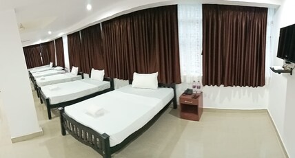 Hotel Idukki Castle Room Type - Family Room With 4 Single Beds