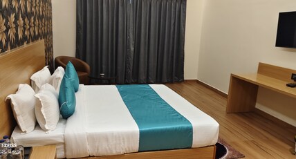 Disha Hotel and Restaurant Room Type - Deluxe Room with City View King Bed