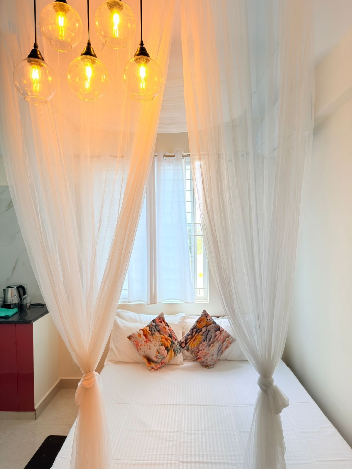 Romantic 1 bhk with private jacuzzi - Tap to explore photos
