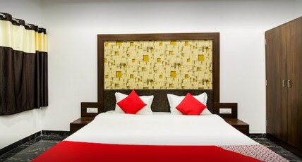 Hotel Gungun Room Type - Super Deluxe Room AC