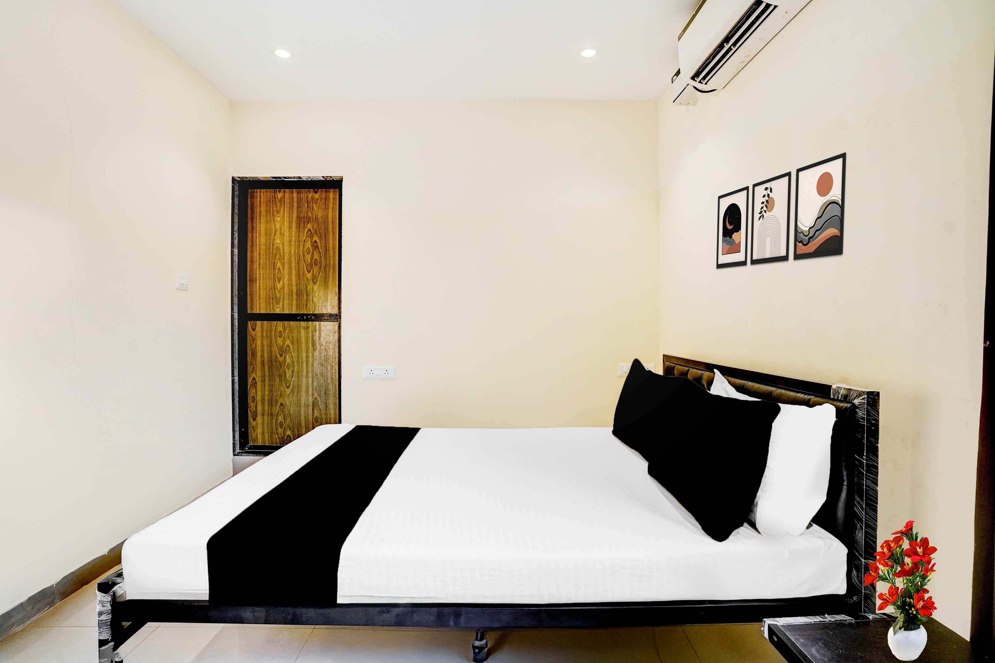 Super Collection O Baga Beach Formerly Symphony Homes - Tap to explore photos