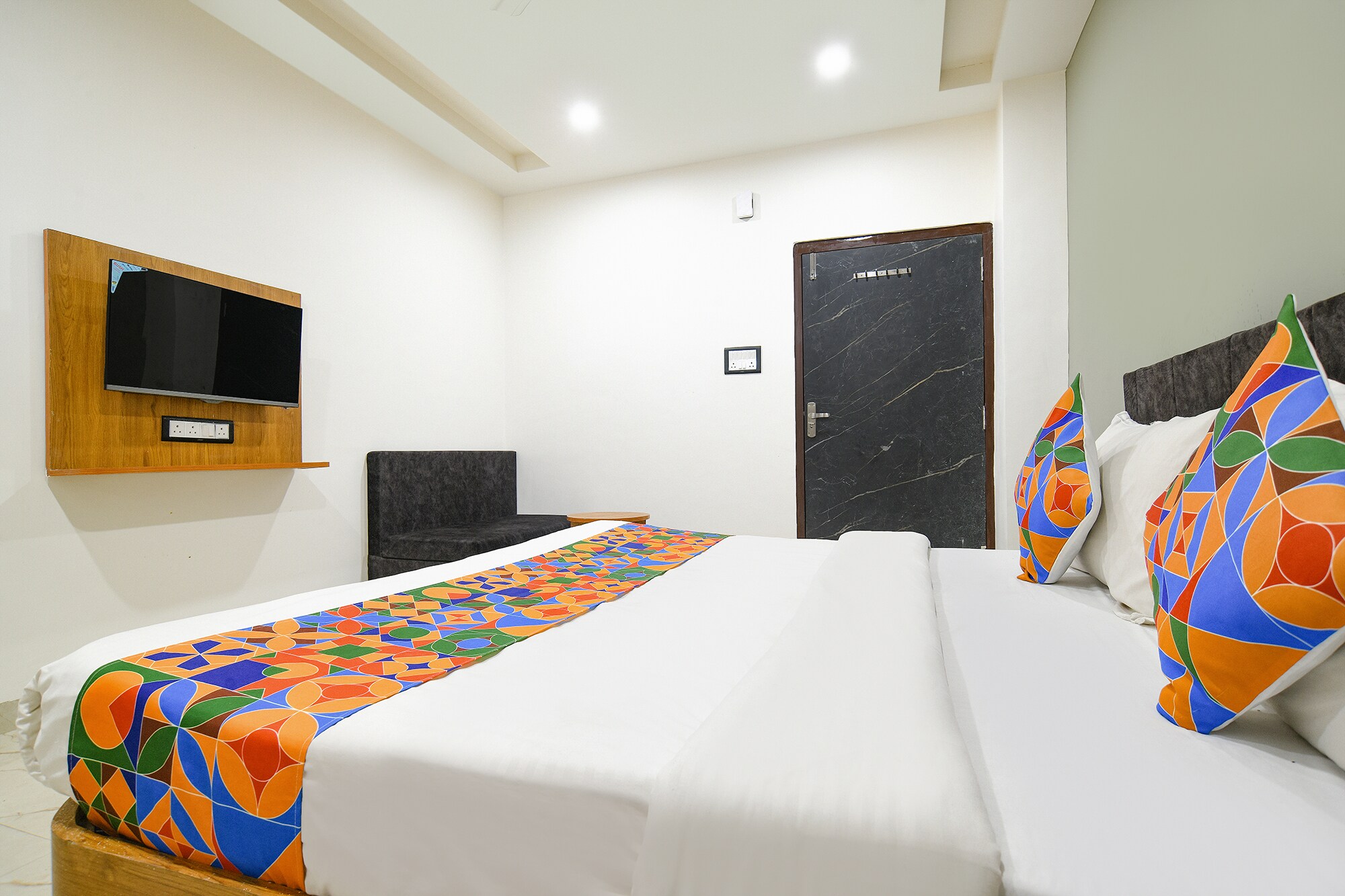 FabHotel Paradise Inn - Tap to explore photos