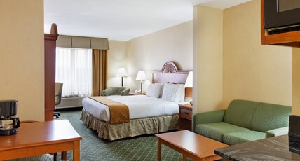 Holiday Inn Express Hotel & Suites Sylacauga Room Type - 1 King Suite Sofa Bed