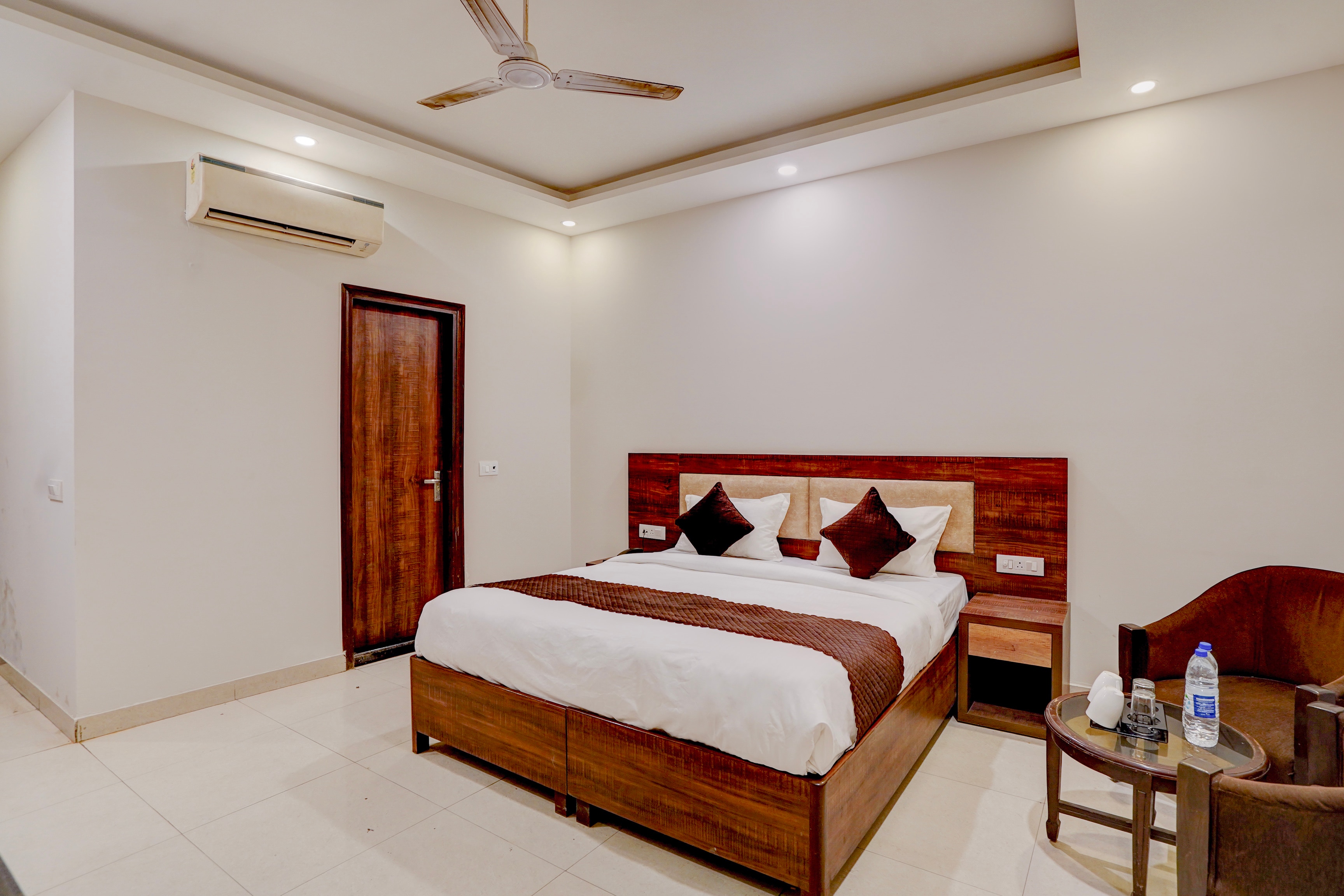 Hotel Peridot - Tap to explore photos