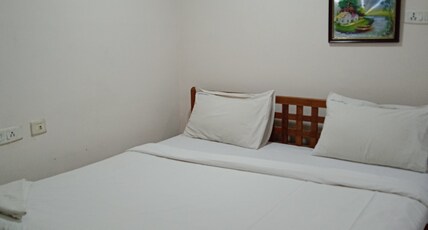 Aasai Guest House Room Type - Double Bedded Deluxe A/C Room