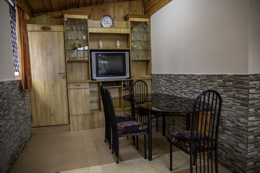 JJS Cottages - Tap to explore photos