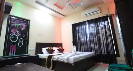 Ariyan Palace Room Type - Super Deluxe Room With AC Extra chargeable @300 INR