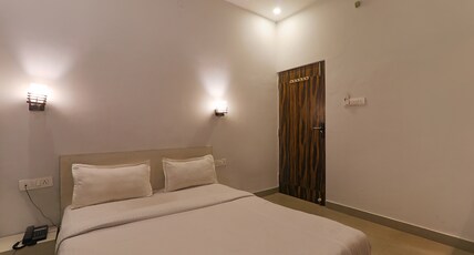 FabHotel SR Inn Room Type - Deluxe Room
