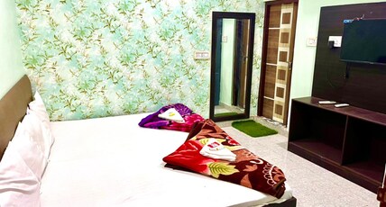 ALIZA PALACE AJMER Room Type - Deluxe Double bed AC Room