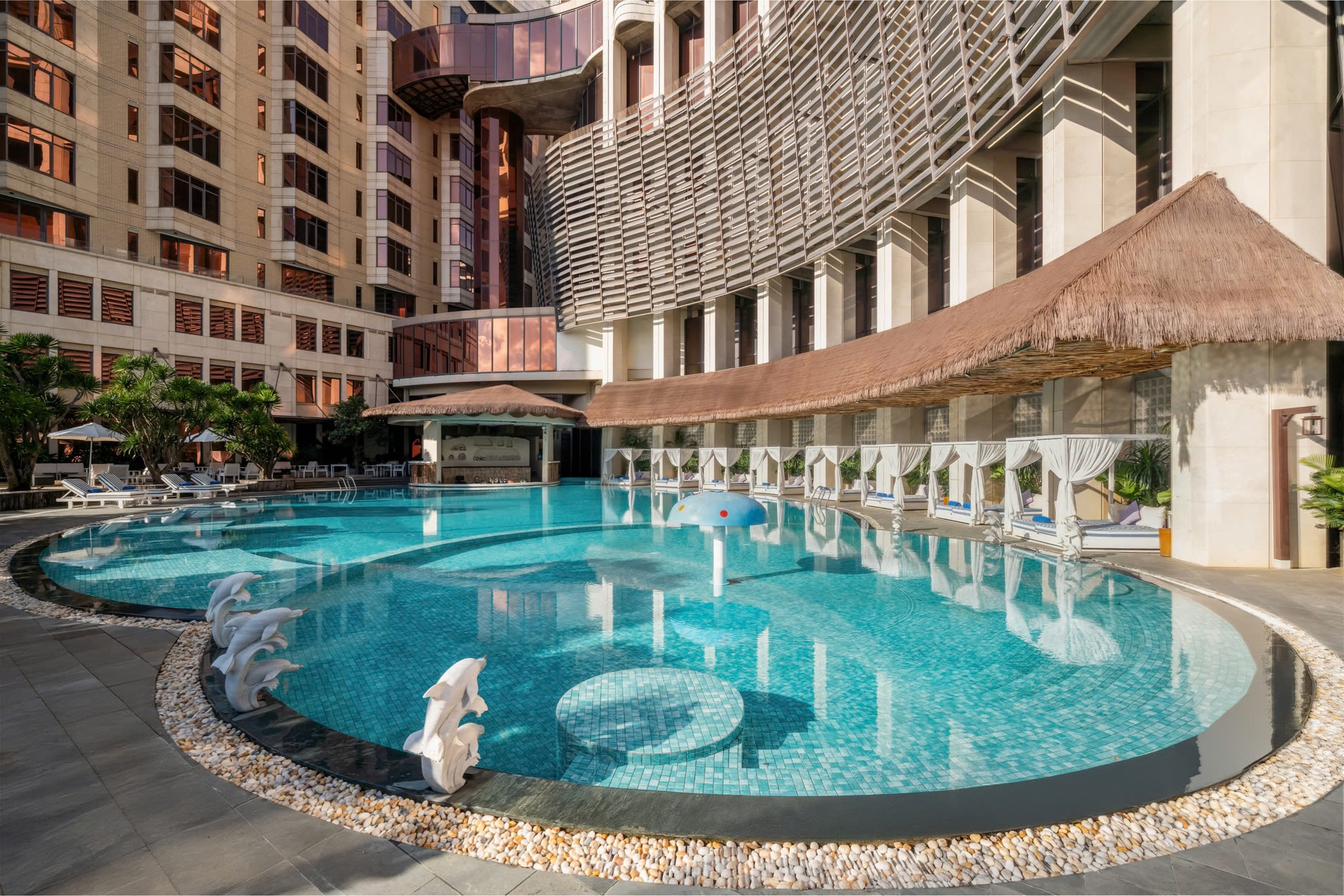 Holiday Beach Hotel Danang - Tap to explore photos