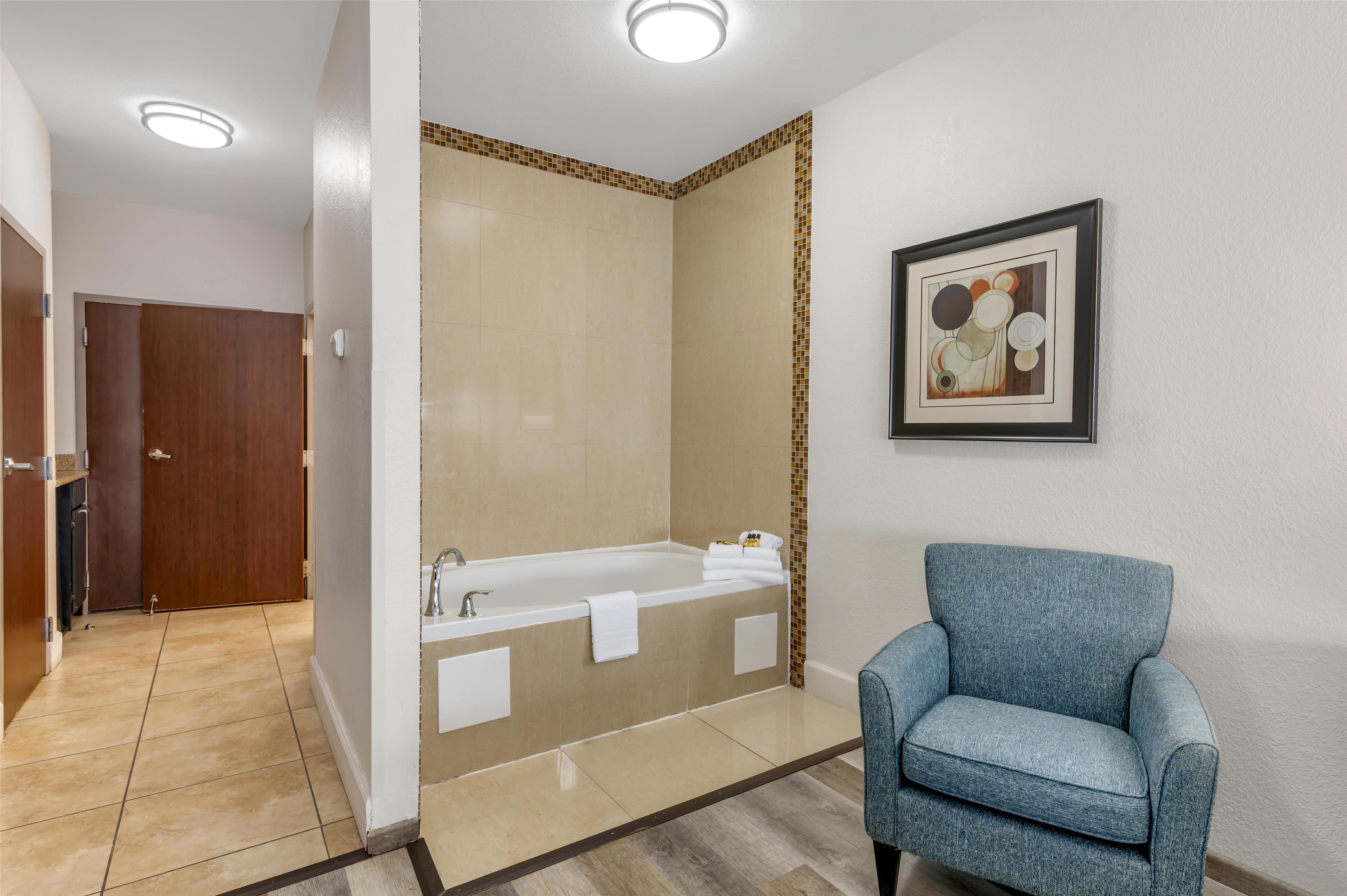 Best Western Plus JFK Inn & Suites - Tap to explore photos