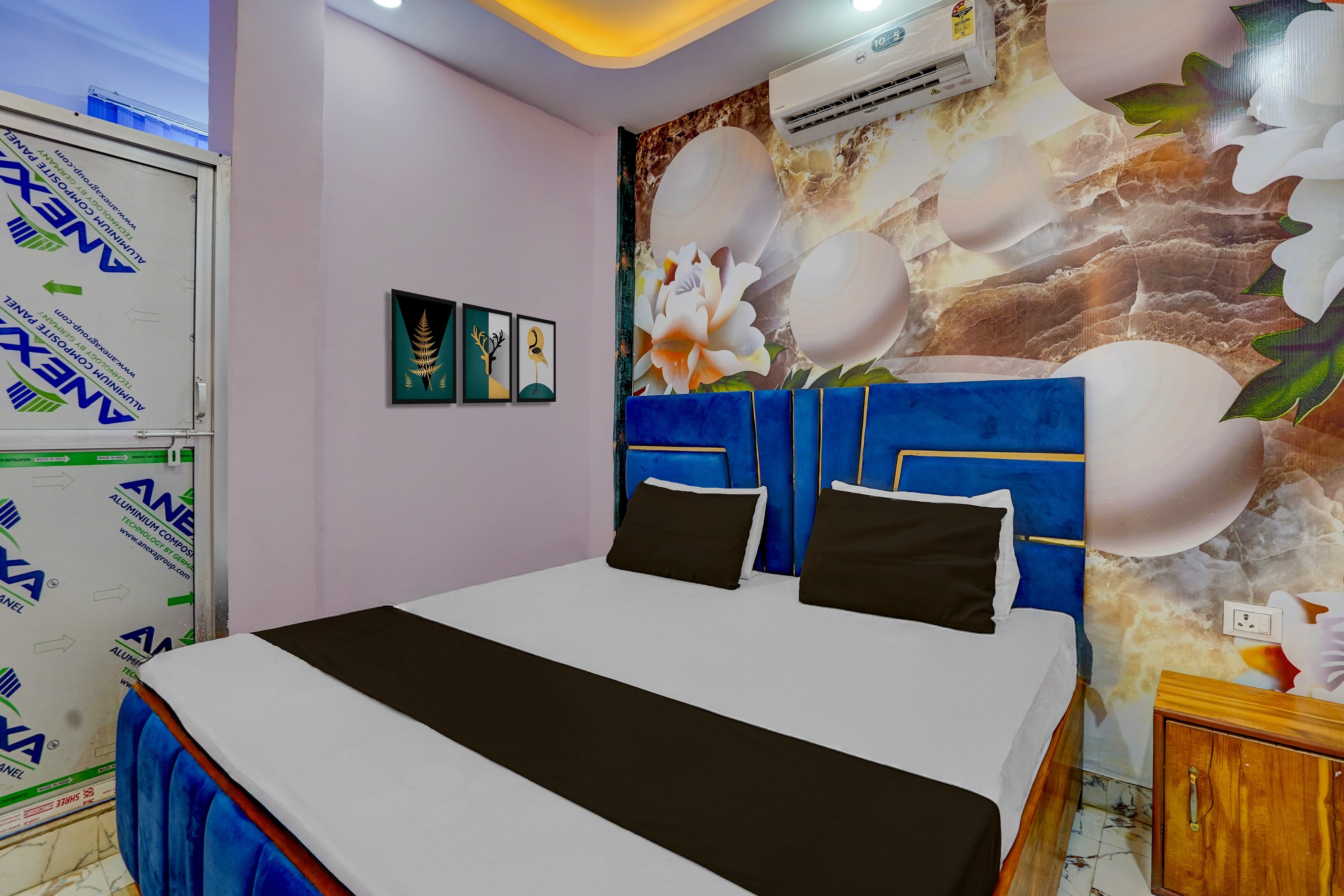 HOTEL O TWINS PALACE Kalyanpur Railway Station - Tap to explore photos