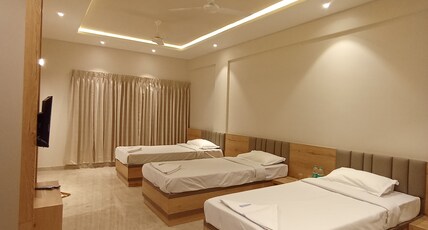 Shri sagar Hotel Room Type - 3 Bed AC Room Shri sagar Hotel Room Type - 3 Bed AC Room