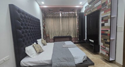 Sleepy Fox- Backpacker Hostel in Greater Kailash Room Type - Standard King Room