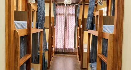 Slepyy Fox - Backpacker Hostel in Greater Kailash Room Type - 8 Beds - Luxury Mixed Dorm