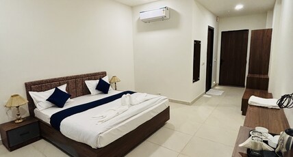 Mahendra Palace Room Type - Superior Deluxe room
