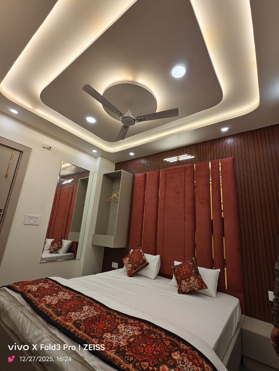Hotel Akshansh Inn - Tap to explore photos