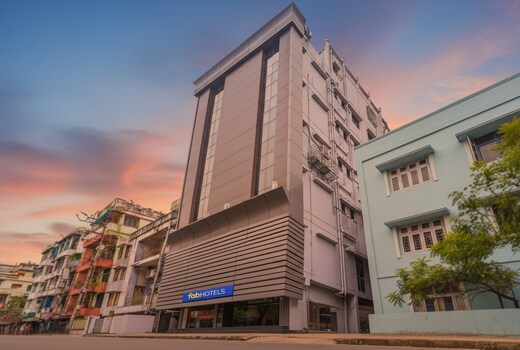 FabHotel Eros 211 - Nr. Sreebhumi