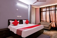 OYO 817404 Manya Stay
