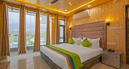 Treebo Ortus Residency Room Type - Deluxe Room with Mountain View