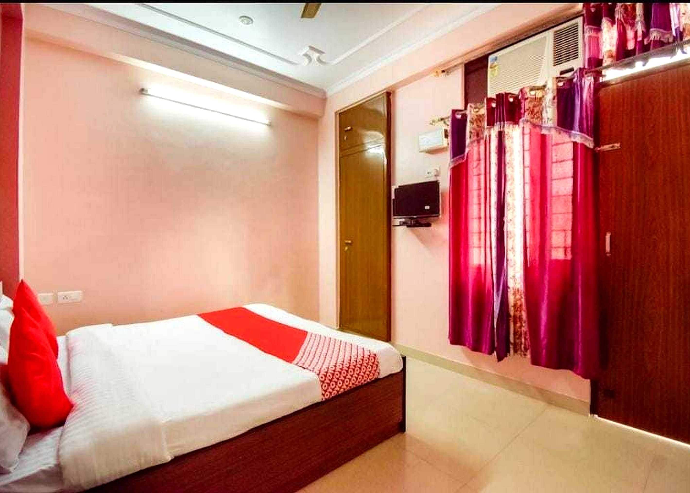 Hotel O by OYO CASTLE HOME STAY - Tap to explore photos