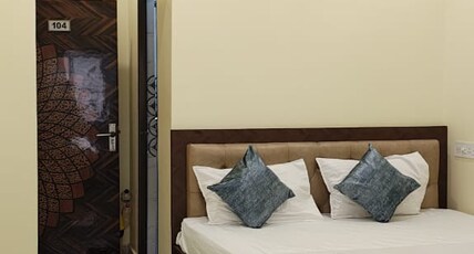 Ganga Sparsh | Near Kashi Vishwanath Temple Room Type - Deluxe Room