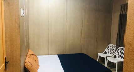 CM HOTEL Room Type - Double Bed AC room