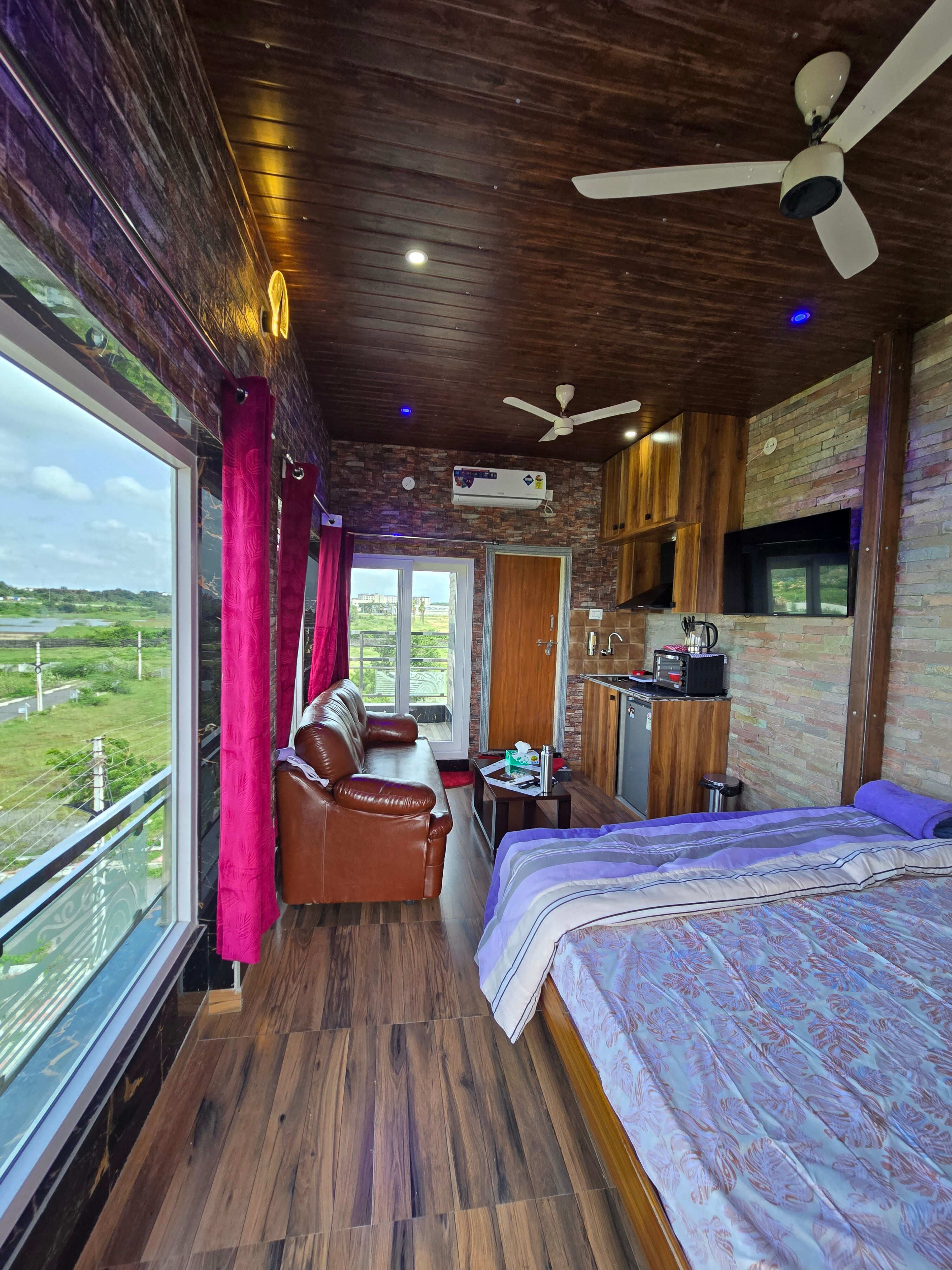 Villa Luxury studioRoom Airport - Tap to explore photos