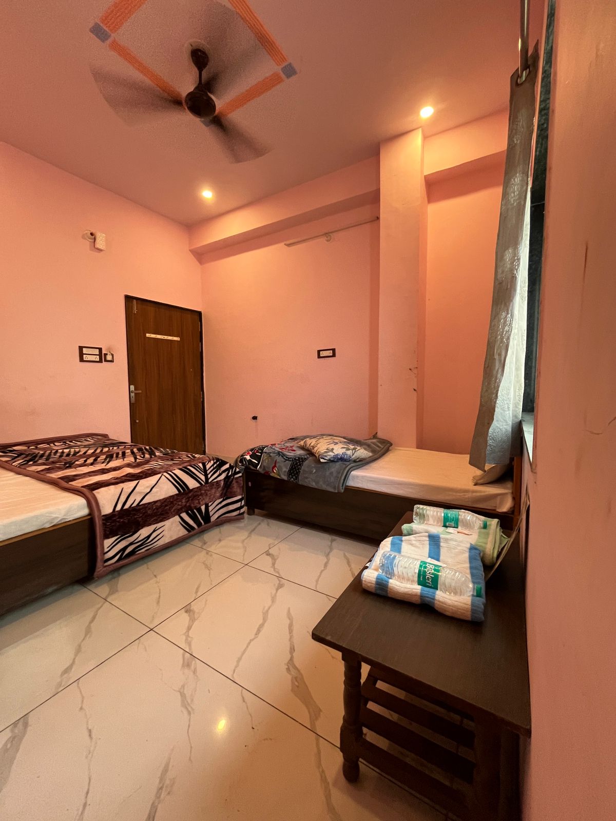 Hotel Glorious Inn ( 8 minutes walk from khatu shyamji Temple) - Tap to explore photos