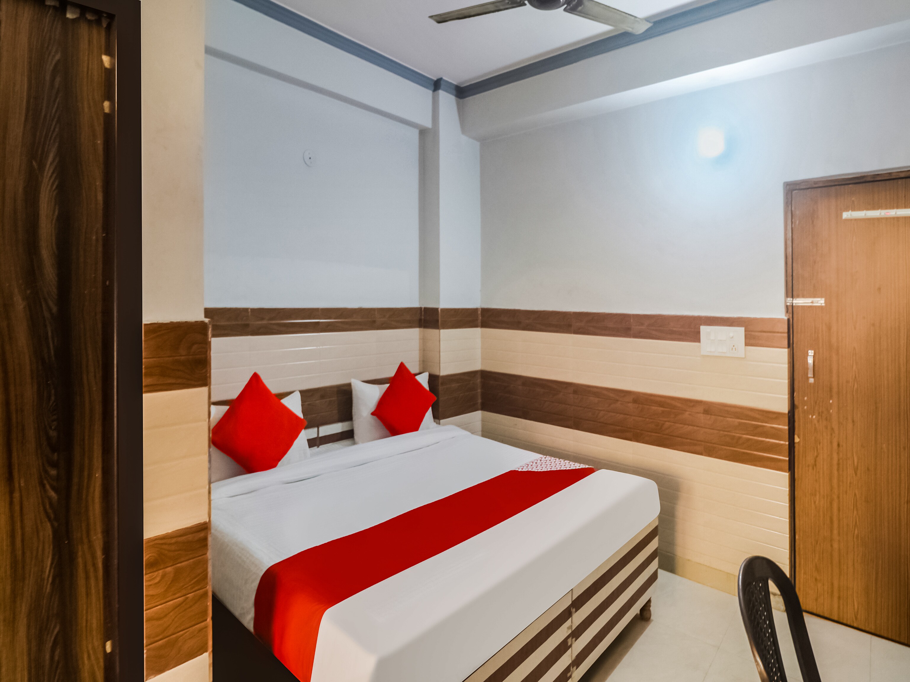 Hotel O by OYO Friend Guest House - Tap to explore photos