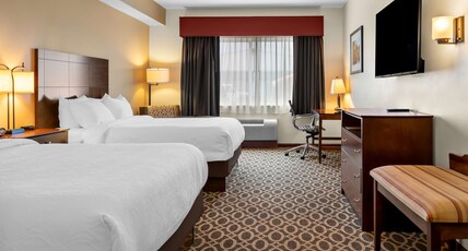 Best Western Paradise Inn Room Type - 2 Queen Beds, Non-Smoking, Interior Room, Business Class, High Speed Internet Access, Iron And Ironi
