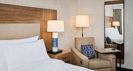 Candlewood Suites BURLINGTON CONFERENCE CENTRE Room Type - 1 King Studio Suite Walk In Shower