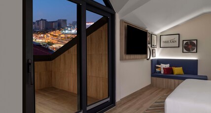 Hampton by Hilton Istanbul Merter Room Type - KING ROOM WITH TERRACE SM