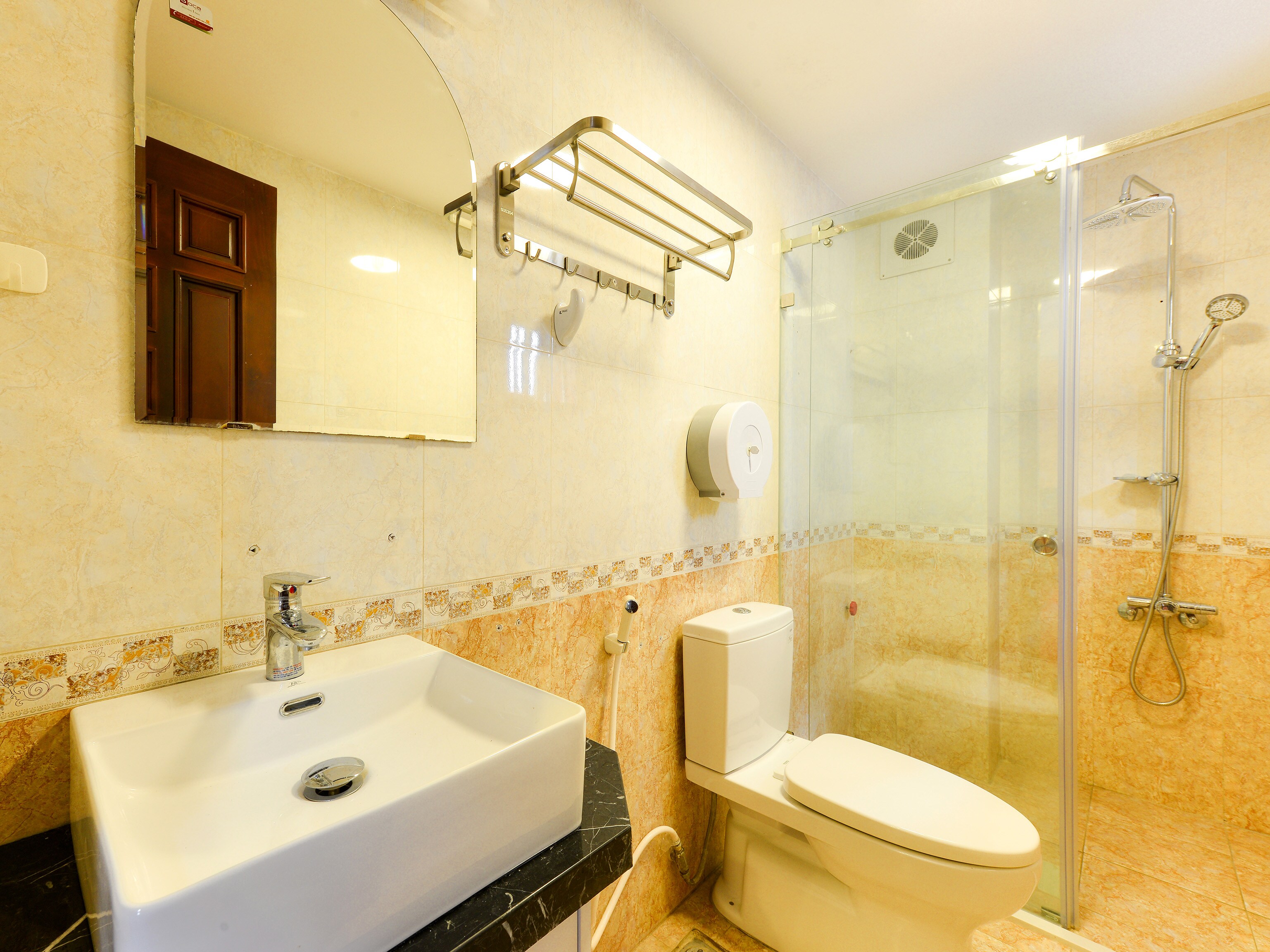 OYO 317 Kim Cuong Hotel 2 - Tap to explore photos