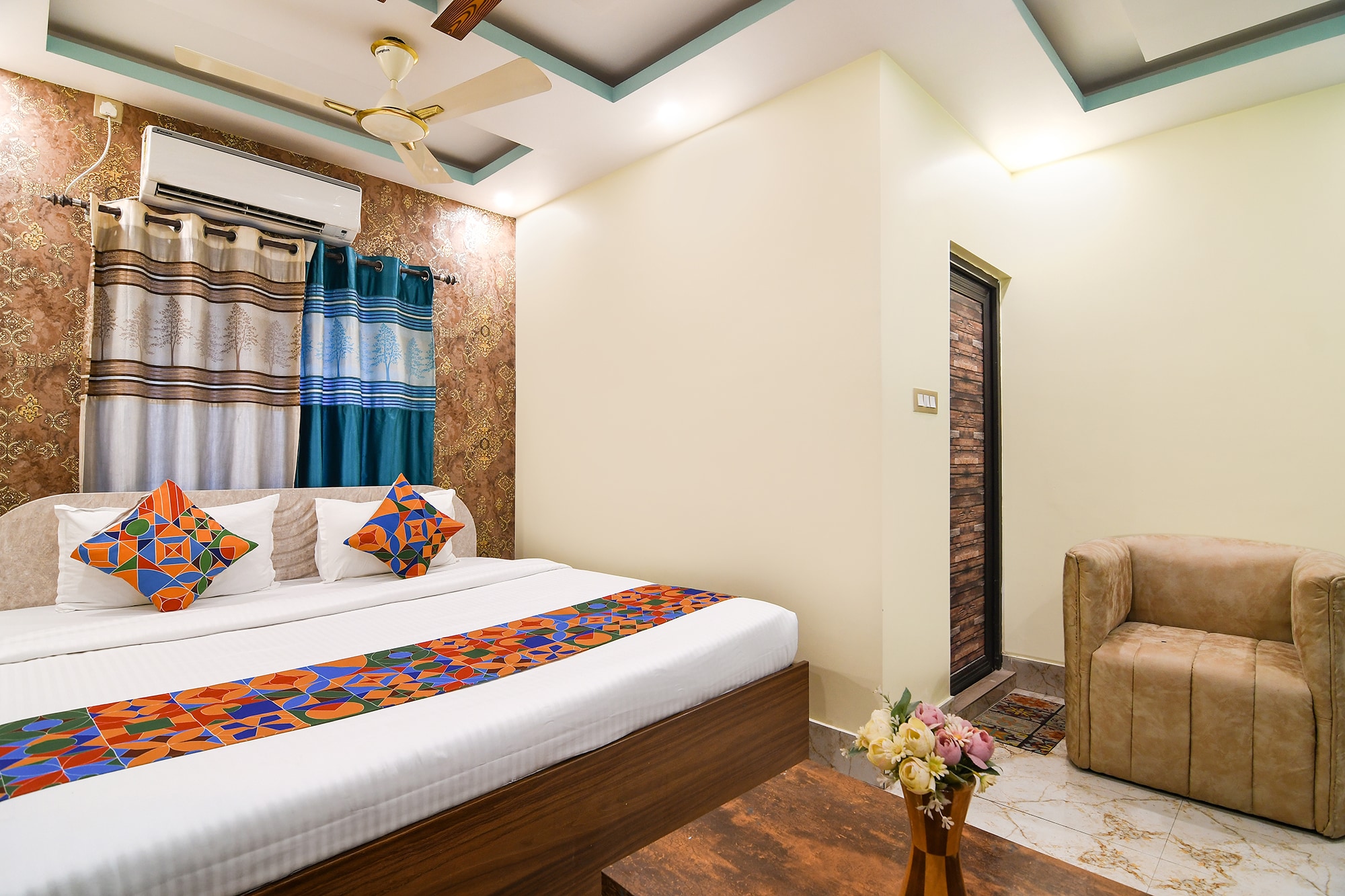 FabHotel Leechi Lodging & Fooding - Nr. AIIMS - Tap to explore photos