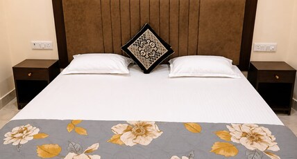 Shri Ram Janki Atithi Nivas Room Type - Deluxe Room (2 Adults + 1 Child)