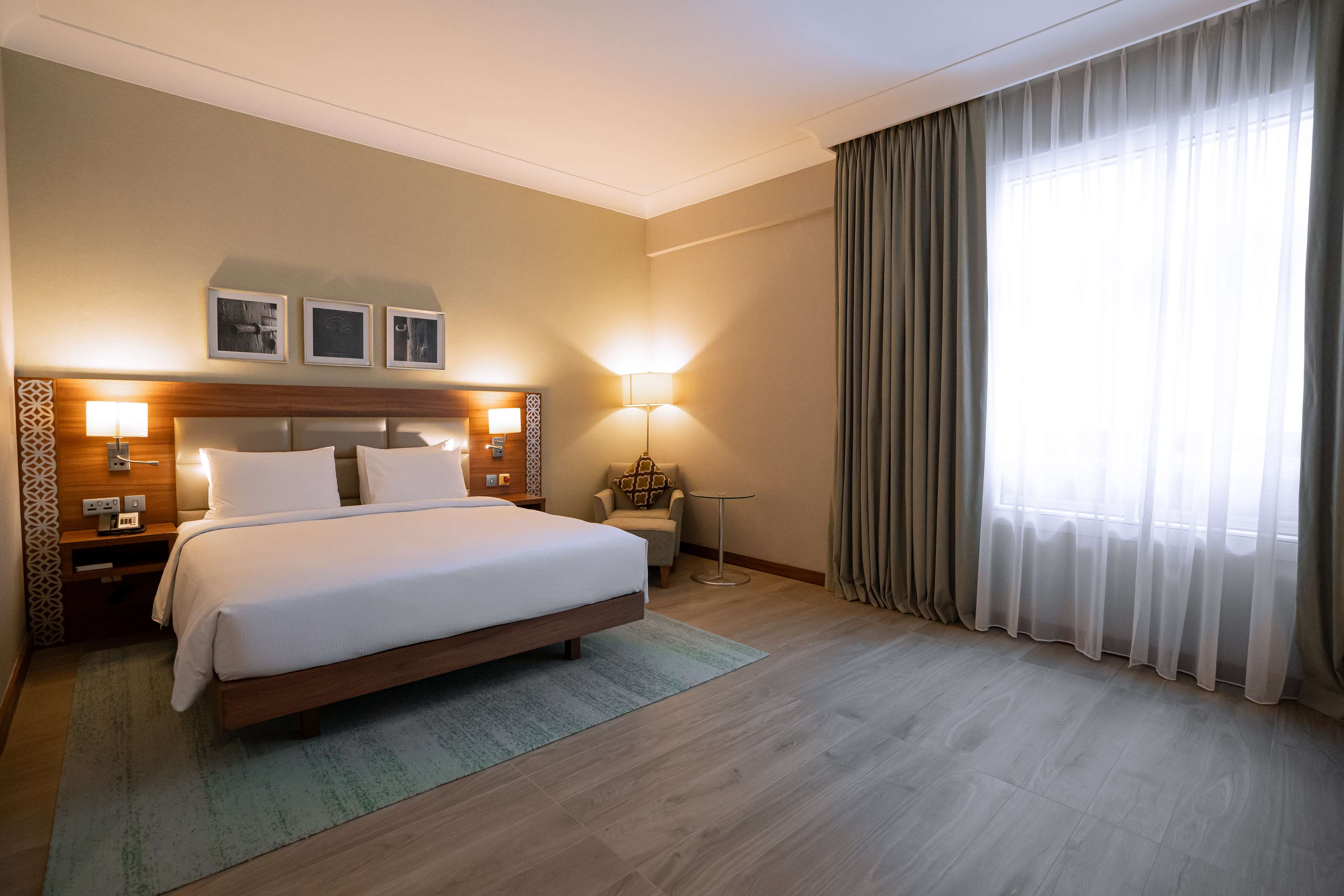Hilton Garden Inn Dubai Deira - Tap to explore photos