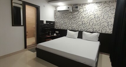 HOTEL SHREE Room Type - Premium AC Room HOTEL SHREE Room Type - Premium AC Room