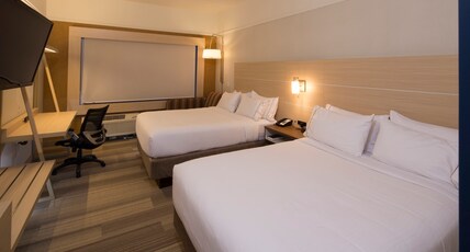 Holiday Inn Express Rochester Hills Room Type - 2 Queen Beds Standard