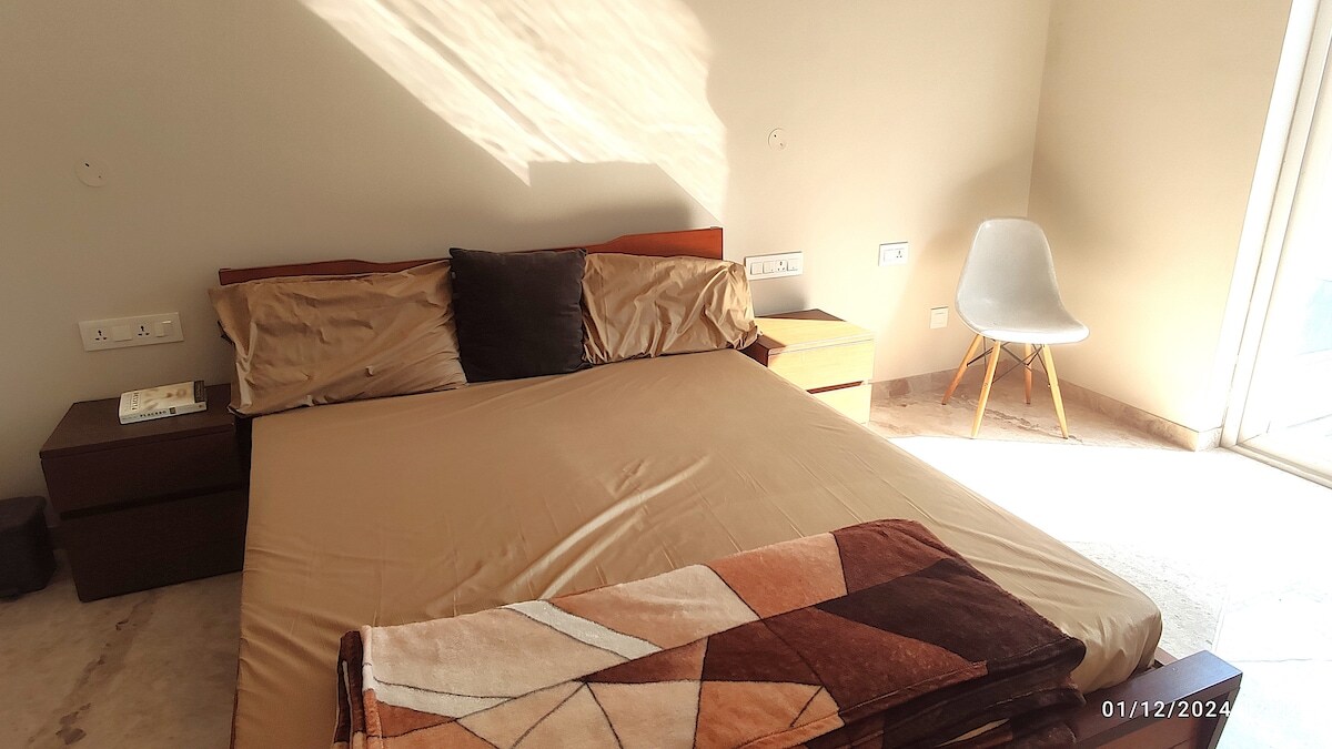 Luxury Room 3 with Ensuite in Sec 34D Chandigarh - Tap to explore photos
