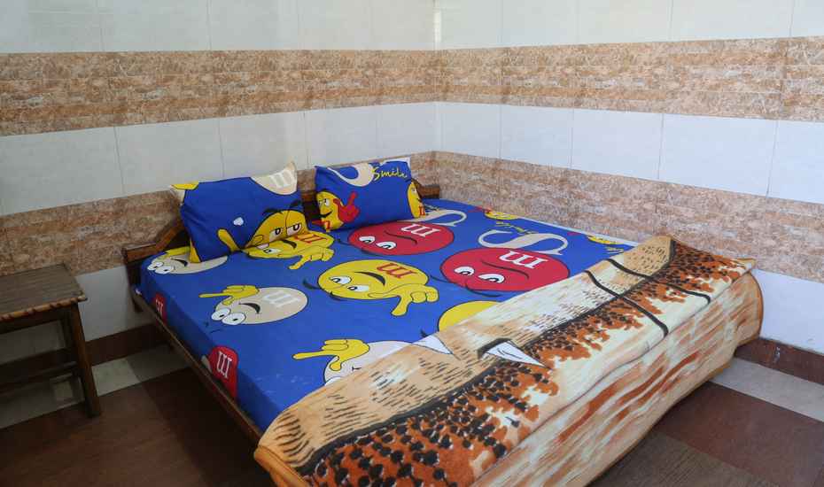 Hotel Regal - Tap to explore photos