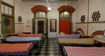 Hostel Vasantashram CST Mumbai Room Type - 10 Bed Male Dormitory