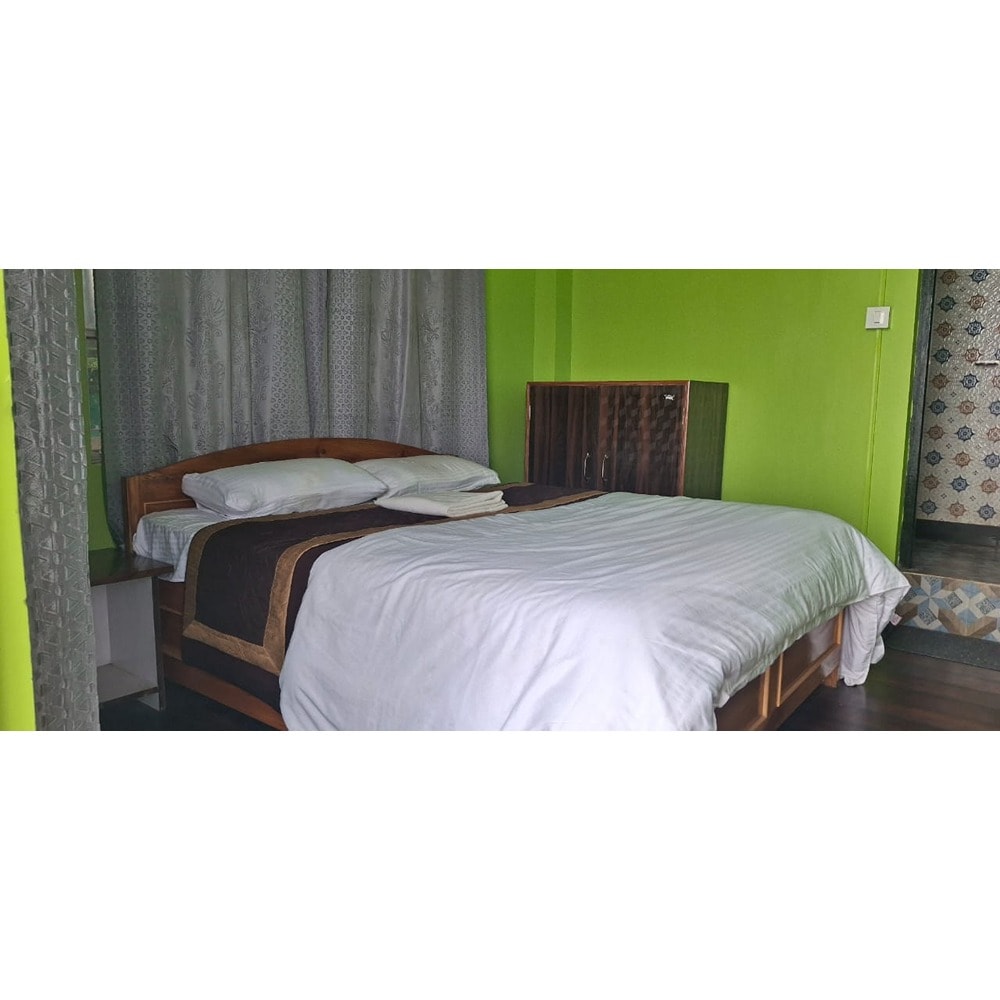 Eagle Point Homestay Darjeeling - Tap to explore photos