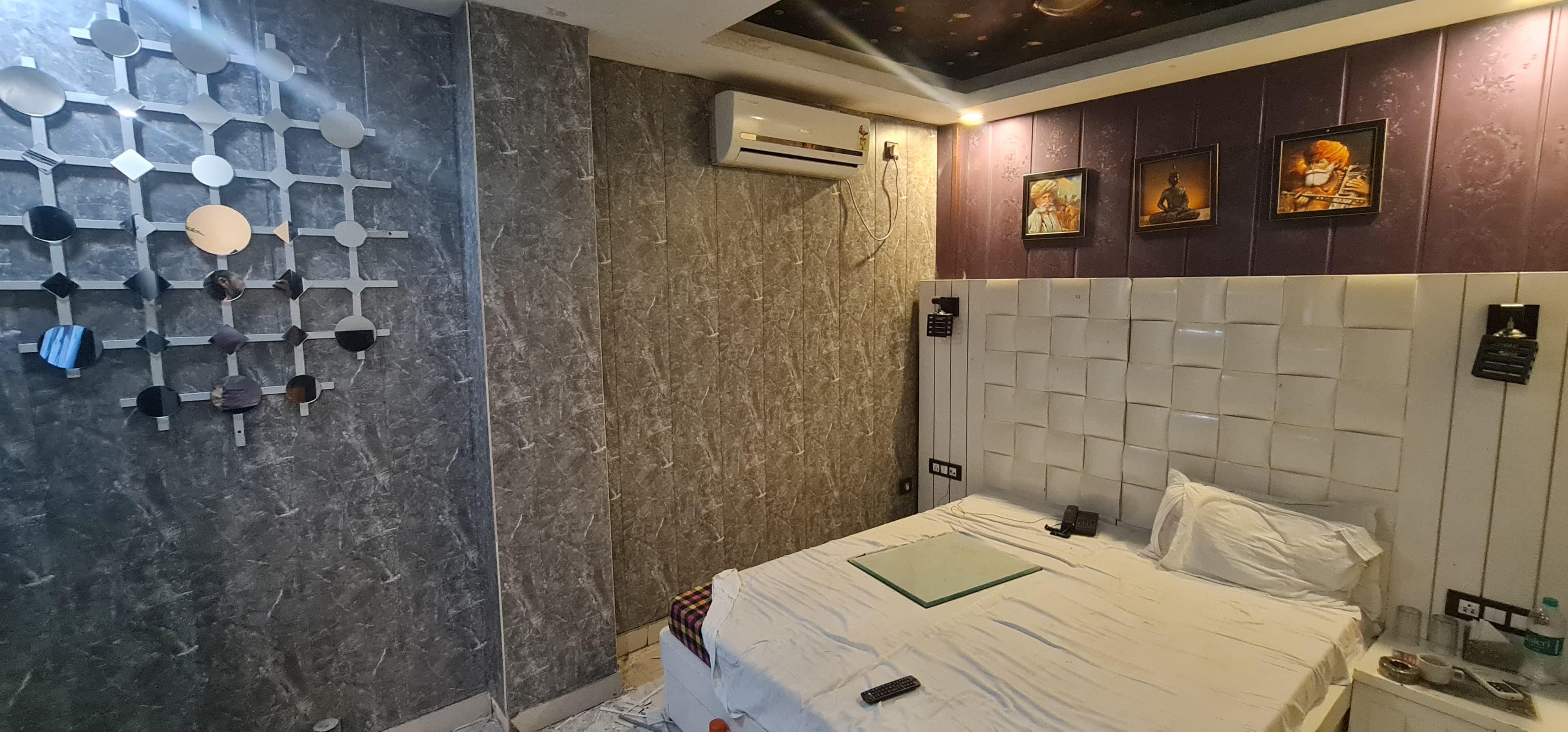 Hotel Solitaire - Tap to explore photos