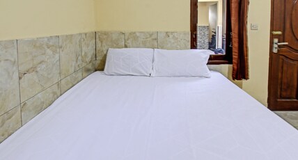 Hotel O Inn Homestay Room Type - Deluxe Double